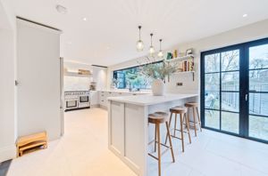 Kitchen Diner angle 1- click for photo gallery